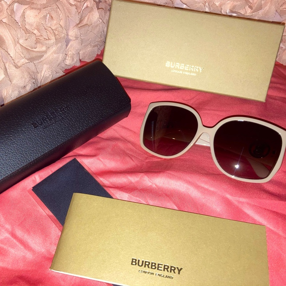 24 HOUR SALE Burberry BE4290 Sunglasses